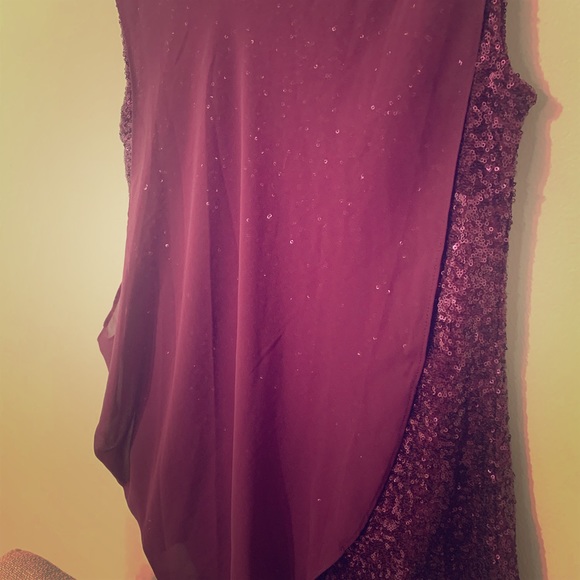 2/$25 Le Chateau sequinned burgundy top EUC - Picture 4 of 4